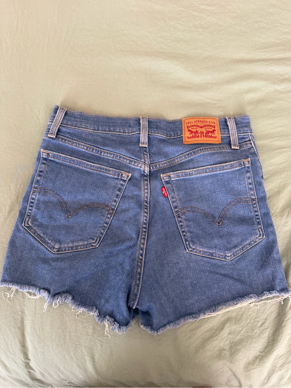 Levi’s High Rise Shorts - Picture 2 of 5